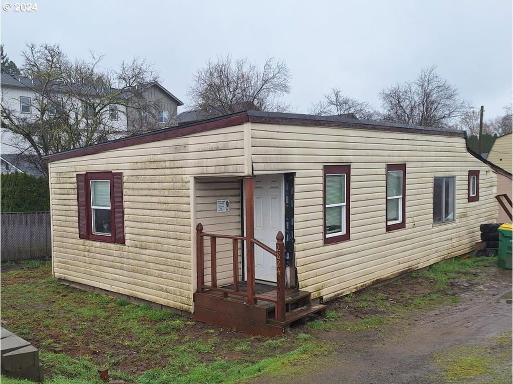 2824 19TH Ave, Forest Grove, OR 97116