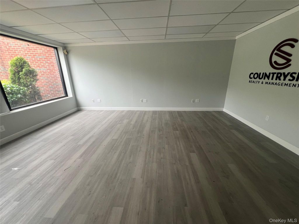 246-258 Glen Street 258, Glen Cove, NY 11542 — photo 2