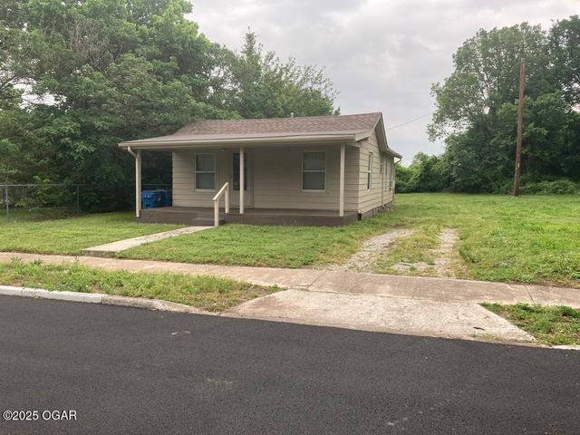 205 S McCoy Avenue, Joplin, MO 64801