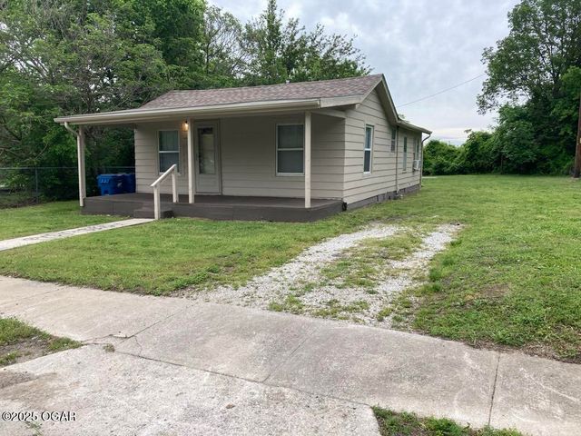205 S McCoy Avenue, Joplin, MO 64801
