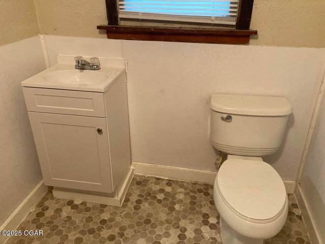 205 S McCoy Avenue, Joplin, MO 64801