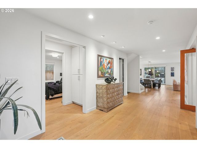 16840 ALDER Cir, Lake Oswego, OR 97034