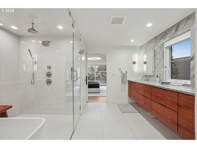 16840 ALDER Cir, Lake Oswego, OR 97034