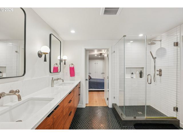 16840 ALDER Cir, Lake Oswego, OR 97034