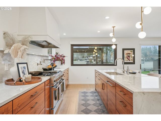 16840 ALDER Cir, Lake Oswego, OR 97034