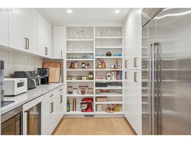 16840 ALDER Cir, Lake Oswego, OR 97034