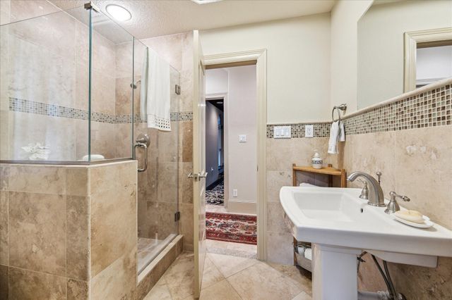6417 Rodrigo Street, Houston, TX 77007
