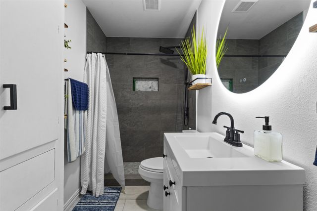 206 W Vista Drive, Garland, TX 75041