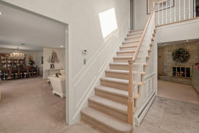 32 Fairway Place, Cold Spring Harbor, NY 11724