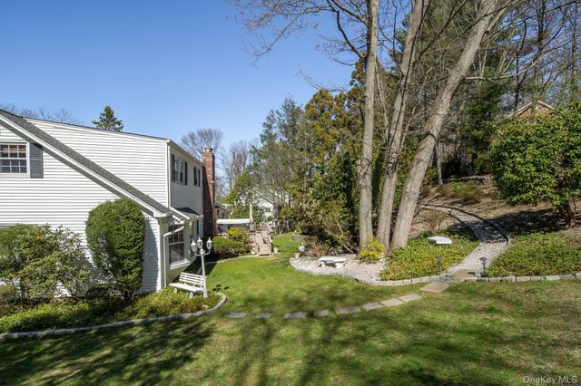 32 Fairway Place, Cold Spring Harbor, NY 11724