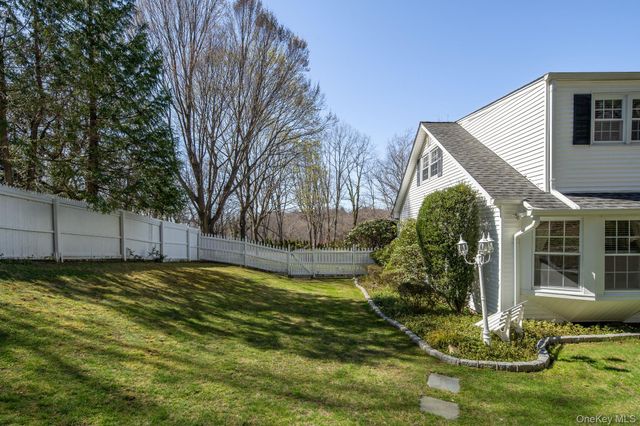 32 Fairway Place, Cold Spring Harbor, NY 11724