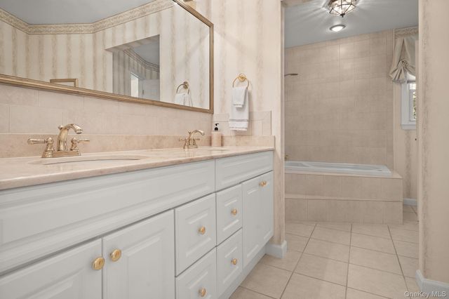 32 Fairway Place, Cold Spring Harbor, NY 11724