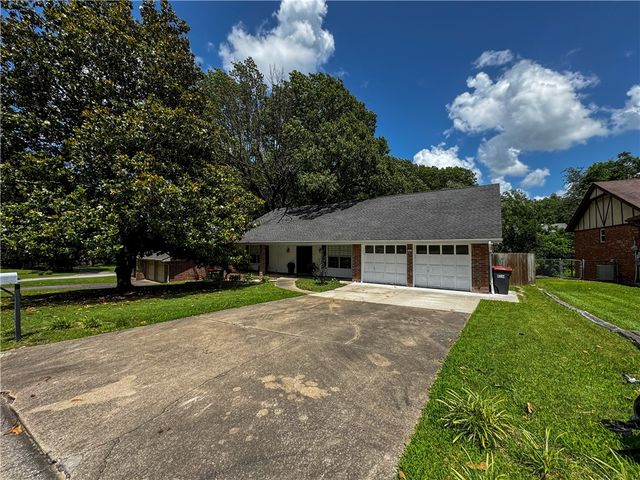 1323 San Miguel Drive, Springdale, AR 72762