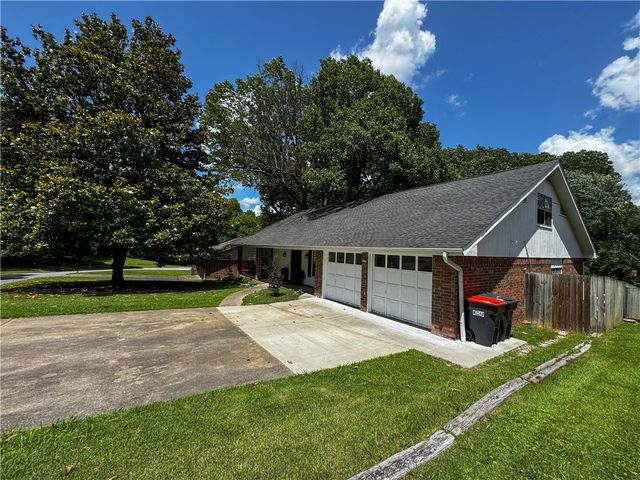 1323 San Miguel Drive, Springdale, AR 72762