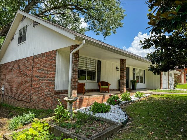 1323 San Miguel Drive, Springdale, AR 72762