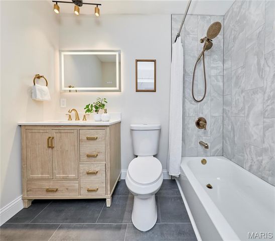923 Swarthmore Lane, St Louis, MO 63130