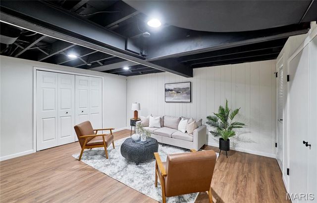 923 Swarthmore Lane, St Louis, MO 63130