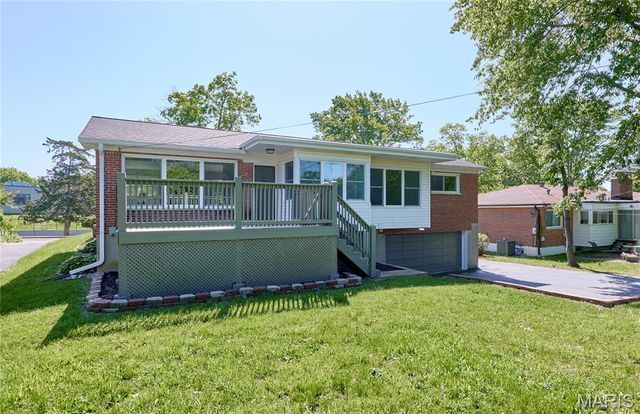 923 Swarthmore Lane, St Louis, MO 63130