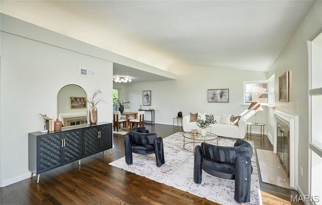 923 Swarthmore Lane, St Louis, MO 63130
