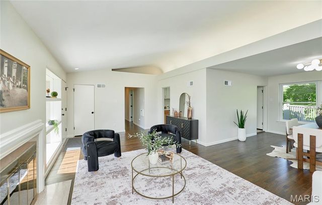 923 Swarthmore Lane, St Louis, MO 63130