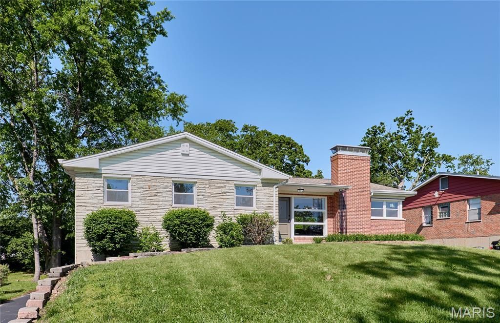 923 Swarthmore Lane, St Louis, MO 63130