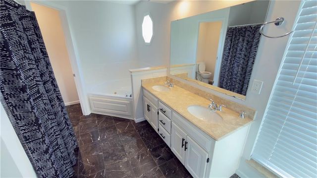 1397 S Brentwood Drive, Olathe, KS 66062