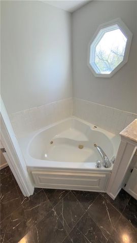 1397 S Brentwood Drive, Olathe, KS 66062