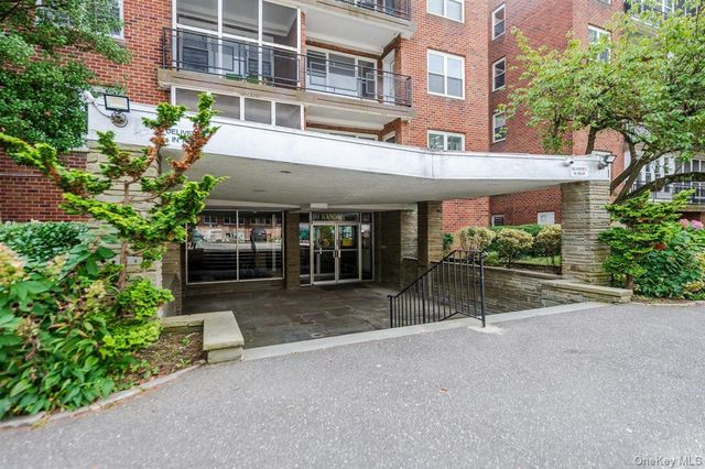 99 Randall Avenue 4-L, Freeport, NY 11520
