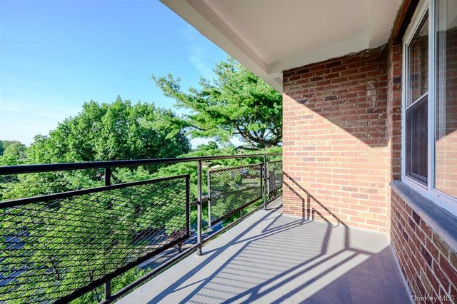 99 Randall Avenue 4-L, Freeport, NY 11520