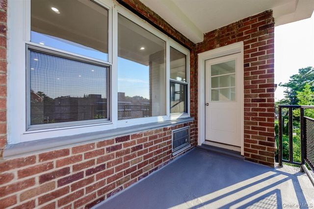 99 Randall Avenue 4-L, Freeport, NY 11520