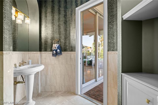 8812 Muirfield DR, Naples, FL 34109