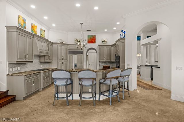 8812 Muirfield DR, Naples, FL 34109