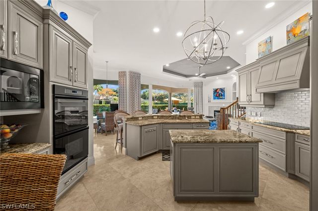 8812 Muirfield DR, Naples, FL 34109