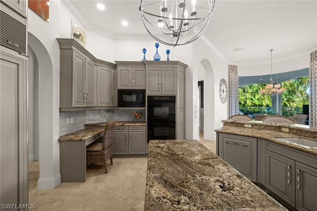 8812 Muirfield DR, Naples, FL 34109