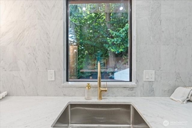 4011 SW Maryland Place, Seattle, WA 98116