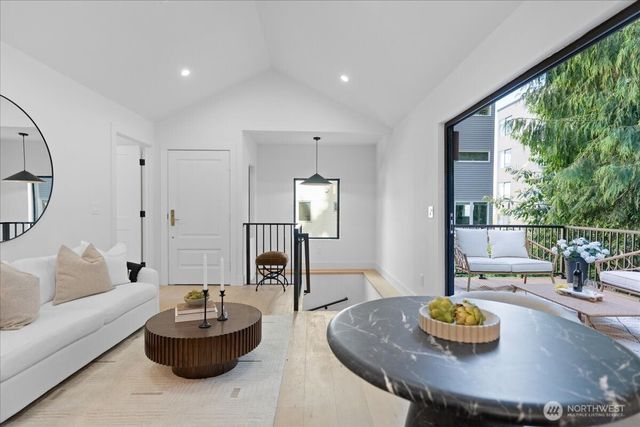 4011 SW Maryland Place, Seattle, WA 98116