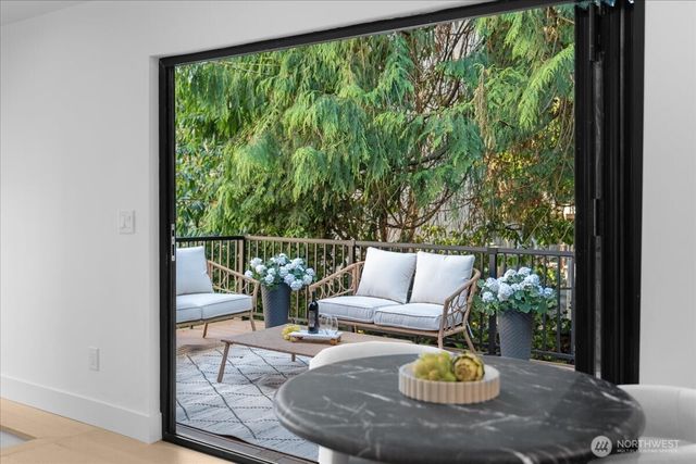 4011 SW Maryland Place, Seattle, WA 98116