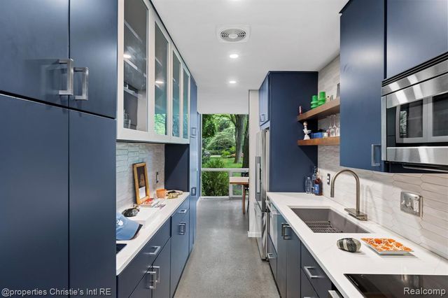 1351 Nicolet Place, Detroit, MI 48207