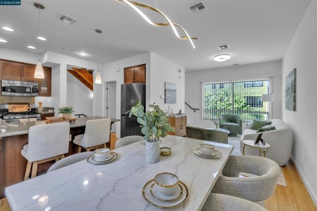 405 Palisade Dr, Oakland, CA 94607