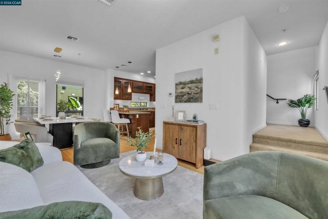 405 Palisade Dr, Oakland, CA 94607