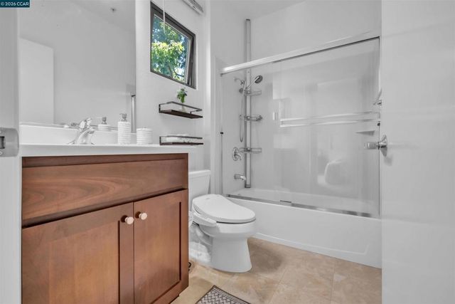 405 Palisade Dr, Oakland, CA 94607