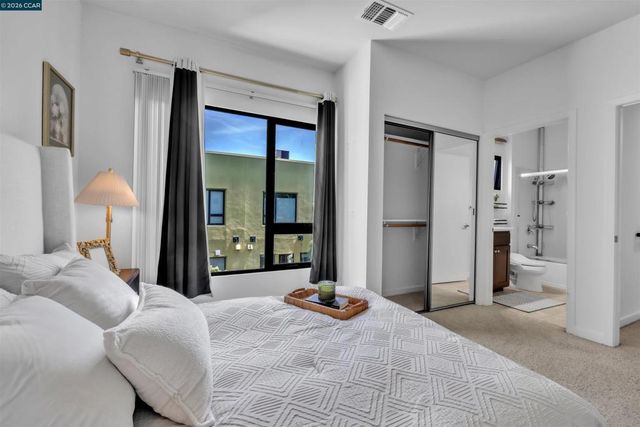 405 Palisade Dr, Oakland, CA 94607