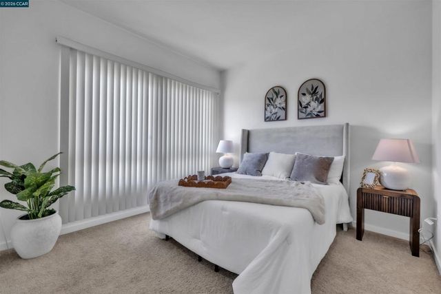 405 Palisade Dr, Oakland, CA 94607