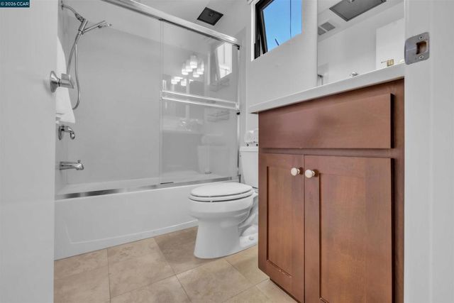 405 Palisade Dr, Oakland, CA 94607