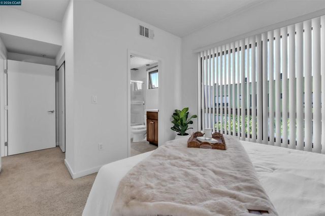 405 Palisade Dr, Oakland, CA 94607