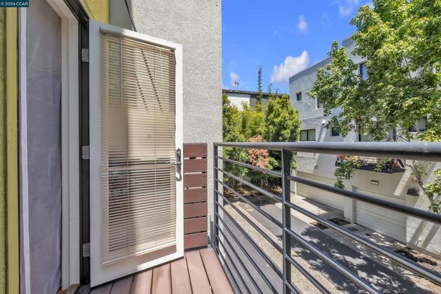 405 Palisade Dr, Oakland, CA 94607