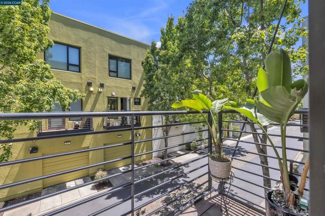 405 Palisade Dr, Oakland, CA 94607