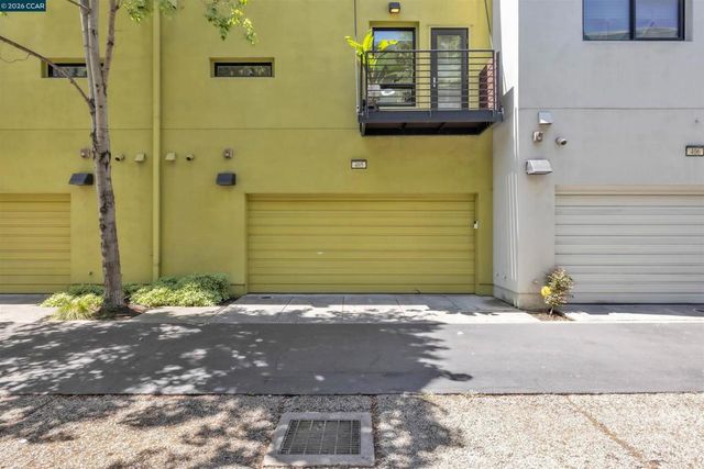 405 Palisade Dr, Oakland, CA 94607