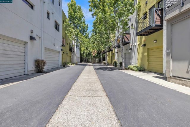 405 Palisade Dr, Oakland, CA 94607