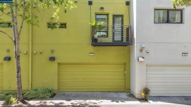 405 Palisade Dr, Oakland, CA 94607